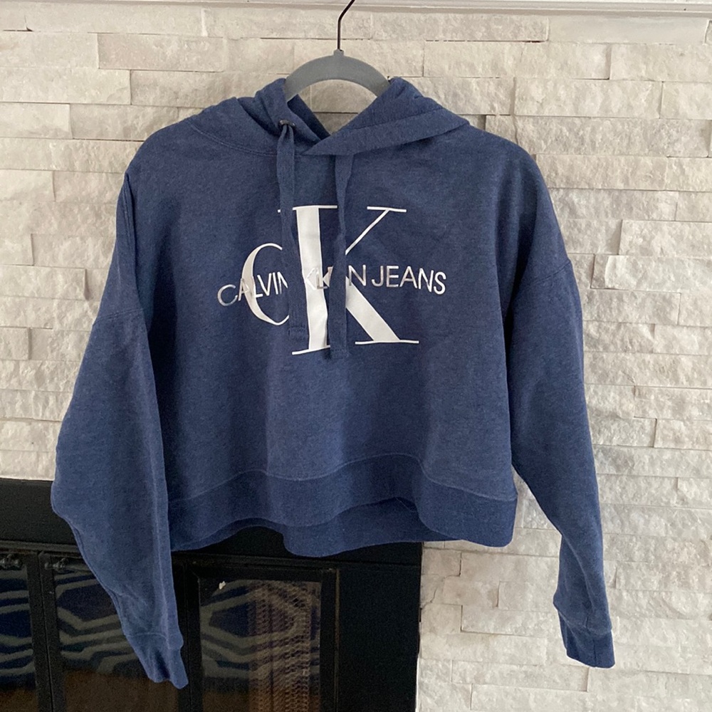 cropped calvin klein sweatshirt, navy blue with silver writing.